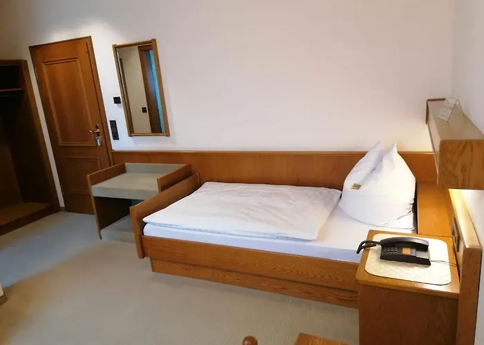 Garni Am Rotkappchenwald מלון Eppertshausen