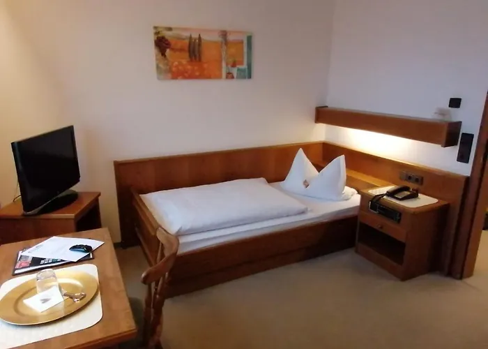 מלון Garni Am Rotkappchenwald Eppertshausen